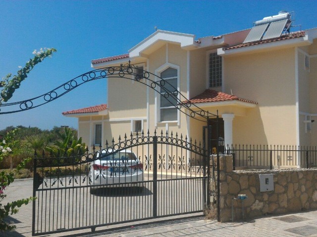 GIRNE- LAPTA, KIRALIK LUX VILLA 4+1. ** 