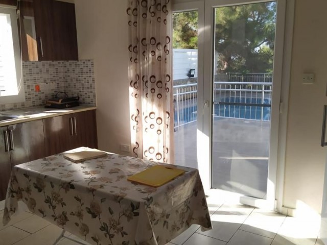 GIRNE - Çatalkoy kiralik villa 4+1, esyalı, havızlu.  Dağ tarafında