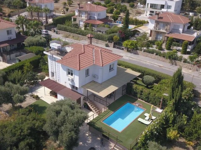 Girne-LAPTA Satilik villa 3+1, esyali, Havuzlu