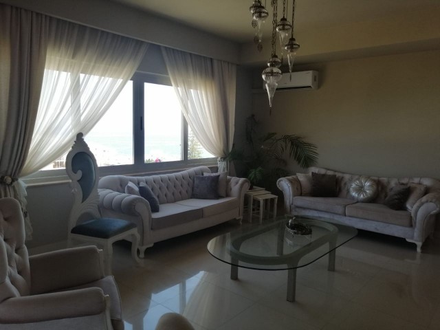 Girne - Merkez 3+1, 160 m2, deniz manzaralı.