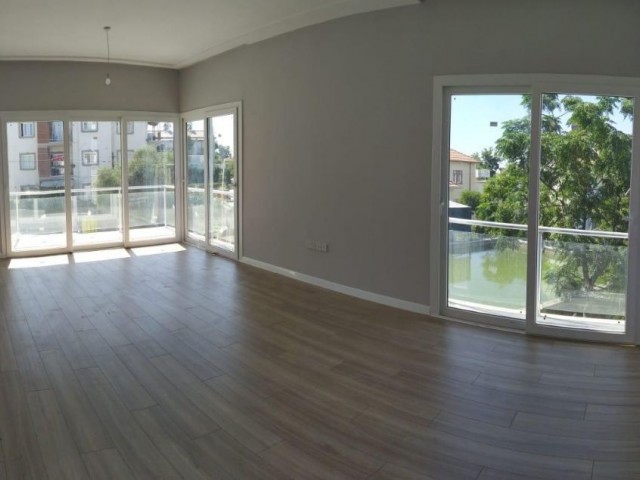 Girne - Alsancak, satılık 3+1 daire, 130 m2, yeni ev  Acilen