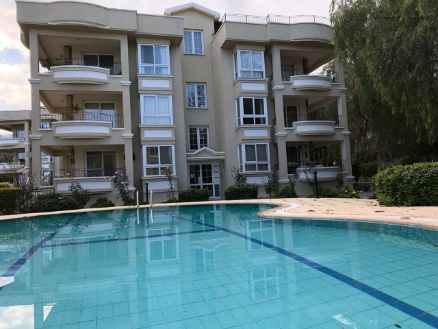 Kyrenia - Alsancak, zu verkaufen Wohnung 3+1, großer Balkon, Komplex mit Pool. 