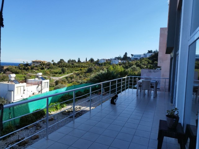Кирения - Карсияка стильная двухэтажная вилла 2+2, меблированная, с бытовой техникой (панорамный вид на море и горы)