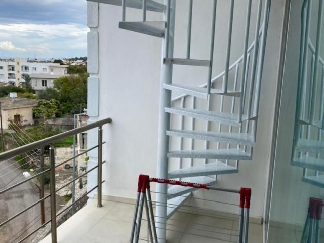 2+1 Penthouse zu verkaufen in Kyrenia - Lapta. 