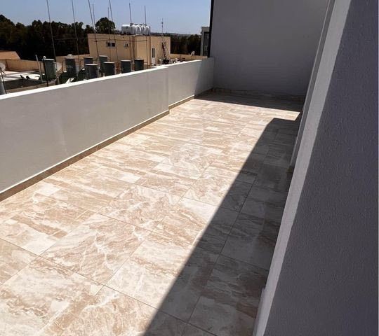 Penthouse zu verkaufen in Famagusta Zentrum 2+1 mit einer großen Terrasse