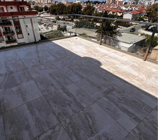 Penthouse zu verkaufen in Famagusta Zentrum 2+1 mit einer großen Terrasse