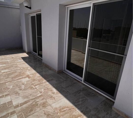 Penthouse zu verkaufen in Famagusta Zentrum 2+1 mit einer großen Terrasse