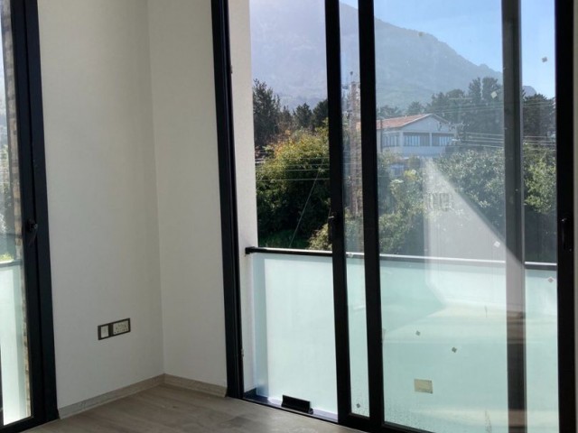 Kyrenia - Lapta, neue Anlage mit privater Terrasse, Meer- und Bergblick 2+1 zu verkaufen. 