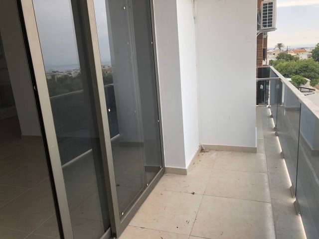 Kyrenia - Alsancak, 2+1 Wohnung zu verkaufen in neuer Anlage mit Bergblick. 