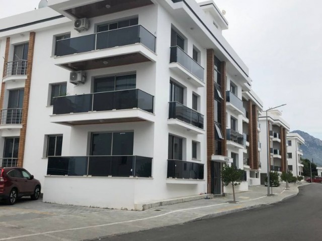 Kyrenia - Alsancak, 2+1 Wohnung zu verkaufen in neuer Anlage mit Bergblick. 