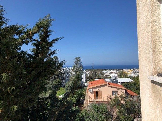 Kyrenia - Lapta, 1+ 1 mit Meer- und Bergblick steht zum Verkauf. 