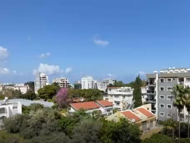 Kyrenia merkez Wohnung zu verkaufen 2+1 