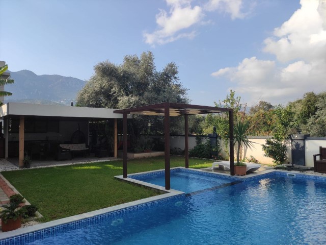 Kyrenia - Lapta, Lux-Villa zum Verkauf 2+1, 3+1, 450 Meter zum Meer