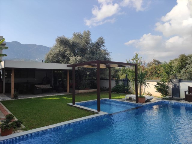 Girne - Lapta, Lux villa for sale 2+1 , 3+1 , 450 meters to the sea