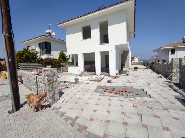 Kyrenia-Alsancak, 3+1 luxury villa for sale