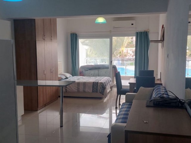 Pier - Long Beach, studio for rent with furniture appliances, pool view.   We speak English, Turkish, Russian. 