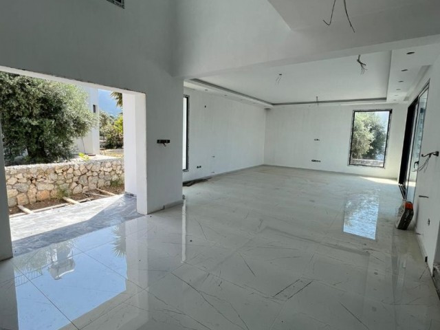 Girne merkezde satılık 4+1 lux villa