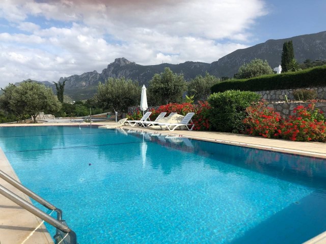 Kyrenia - Edrimit , 2+1 flat for sale, in a complex swimming pool with a large garden. We speak Turk