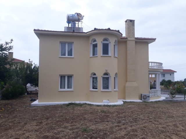 Kyrenia-Karsiyaka Luxusvilla zum Verkauf 4+3