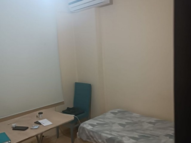 KYRENIA CENTER 3+1 WOHNUNG ZU VERKAUFEN. Wir sprechen Englisch, Türkisch, Russisch.