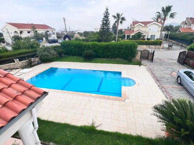 GIRNE CATALKOY 3+1 VILLA ZU VERMIETEN. Wir sprechen Englisch, Türkisch, Russisch.