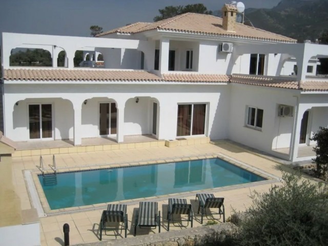 4 bedroom villa for sale in Ozankoy 