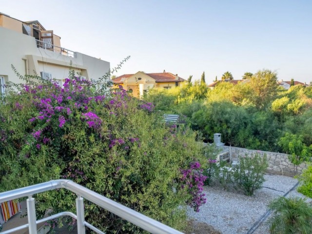 Zum Verkauf in Girne - Lapta, möblierte 1+1 Wohnung mit Geräten. 250 Meter zum Meer.