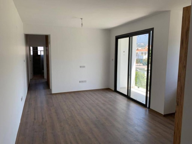 2+1 Wohnung mit Meer- und Bergblick steht in einem neuen modernen Komplex in Kyrenia - Alsancak zum Verkauf. Wir sprechen Türkisch, Englisch und Russisch.