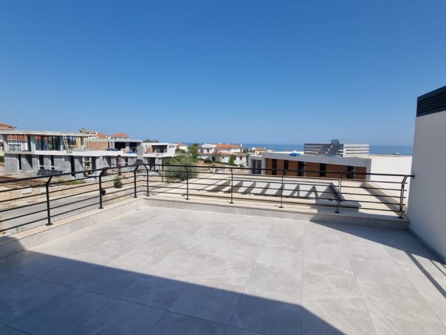 GIRNE - ESENEPE, SATILIK LUX VILLA 3+1 .  İngilizce, Türkçe, Rusça konuşuyoruz.