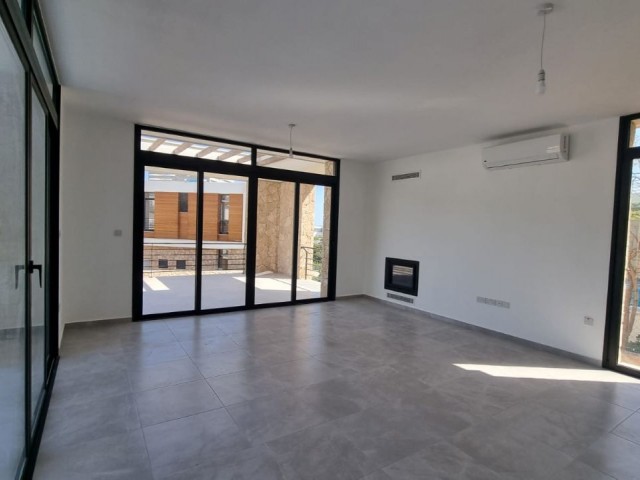 GIRNE - ESENEPE, SATILIK LUX VILLA 3+1 .  İngilizce, Türkçe, Rusça konuşuyoruz.