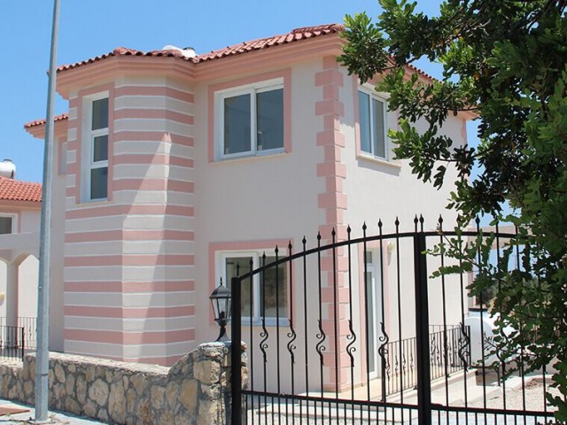 GIRNE KARSIYAKA 3+1 SATILIK VILLA. İngilizce, Türkçe, Rusça konuşuyoruz.