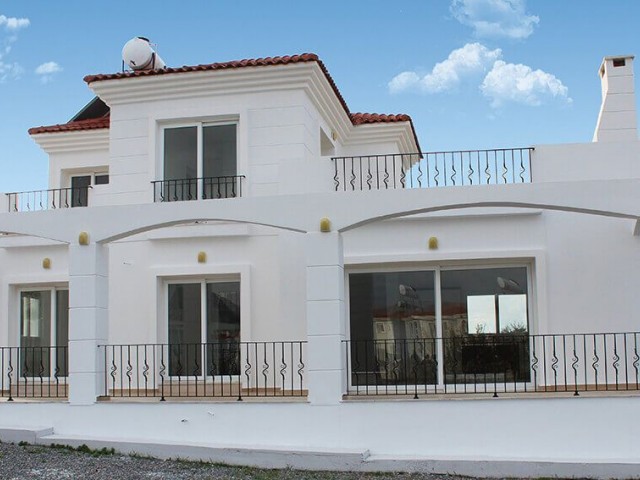 GIRNE KARSIYAKA 3+1 SATILIK VILLA. İngilizce, Türkçe, Rusça konuşuyoruz.