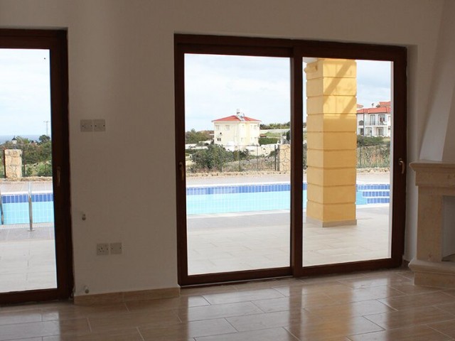 GIRNE KARSIYAKA 3+1 SATILIK VILLA. İngilizce, Türkçe, Rusça konuşuyoruz.