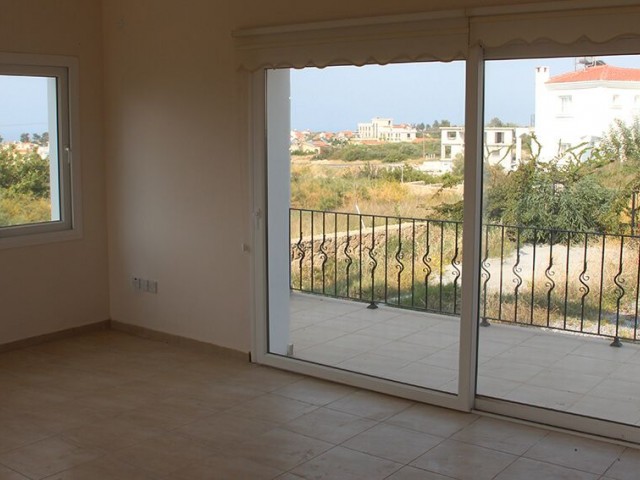 GIRNE KARSIYAKA 4+1 SATILIK VILLA. İngilizce, Türkçe, Rusça konuşuyoruz.