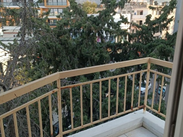 In the center of Kyrenia, on 4 floors of a 4-storey building, 130 M2 equivalent title. 18 years old flat for sale. price 115 thousand pounds