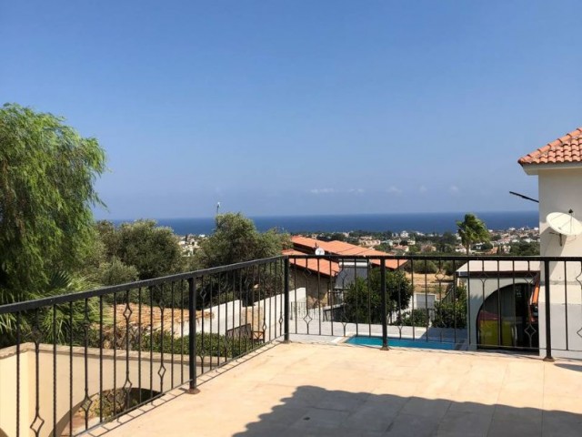 Girne - Karşıyaka, 3+1 Villa mit großem Garten zu verkaufen, Meer- und Bergblick. Wir sprechen Türkisch, Russisch und Englisch.