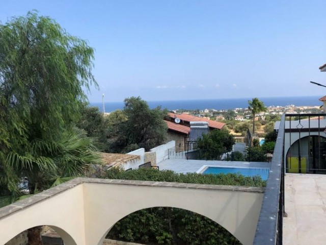 Girne - Karşıyaka, 3+1 villa with big garden for sale, sea and mountain view. We speak Turkish, Russian and English.