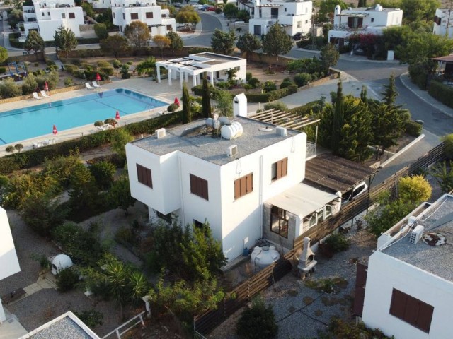 Villa zum Verkauf in Famagusta - Tatlısu 4+1