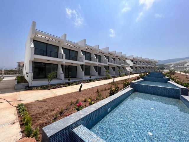 New studio 35 m2 is for sale in the Super complex PEARL ISLAND HOMES by the sea. We speak Turkish, Russian and English.