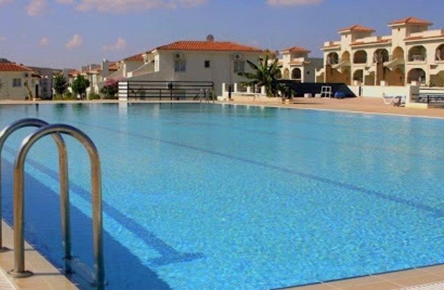 2+1 flat for sale in Iskele - Bozak Safaköy, in a renovated, furnished complex with a pool. We speak Turkish, English and Russian.