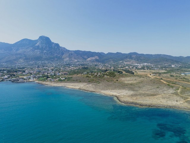 Girne - Karşıyaka'da satılık 4+1 villa, denize sadece 100 metre mesafede!! Sadece %35 peşinat gerekmektedir. Biz Türkçe, İngilizce ve Rusça konuşuyoruz.