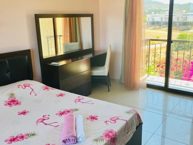 Lapta bölgesinde deniz kenarında 3+1 kiralık villa