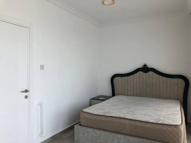 Girne - Alsancak'ta, 3+1 ikiz villa satılık. Mobilyalı, beyaz eşyalı, havuz, şömine, İngiliz okuluna 100 metre mesafede. Türkçe, Rusça ve İngilizce konuşuyoruz