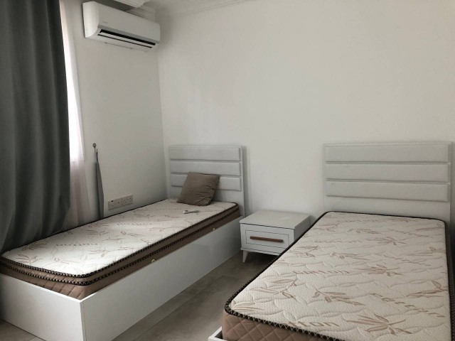 Girne - Alsancak'ta, 3+1 ikiz villa satılık. Mobilyalı, beyaz eşyalı, havuz, şömine, İngiliz okuluna 100 metre mesafede. Türkçe, Rusça ve İngilizce konuşuyoruz