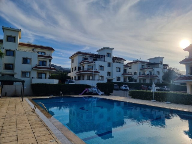 Geräumiges 3+1 Apartment mit herrlichem Meer- und Bergblick.