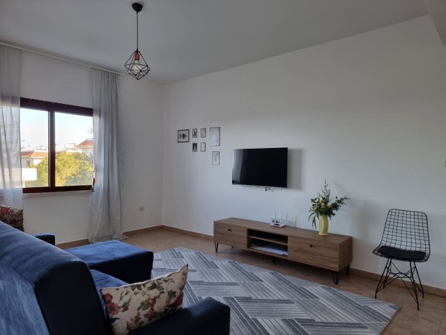 Geräumiges 3+1 Apartment mit herrlichem Meer- und Bergblick.