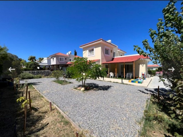Kyrenia - Karşıyaka, Nahe am Meer, 3+1 möblierte Villa zu verkaufen, 550m2 Grundstück