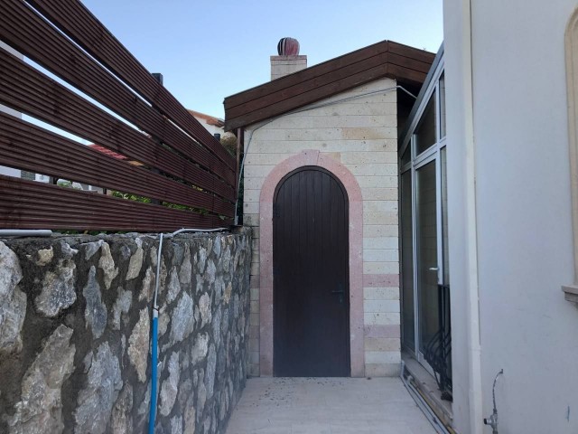 Kyrenia - Alsancak, Villa mit großem Garten 3+1 zu verkaufen, wir sprechen Türkisch, Englisch, Russisch