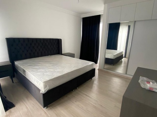 Girne - Karaoğlanoğlu'nda kiralık 3+1 villa, yeni mobilyalar, aletler, yüzme havuzu ile. 