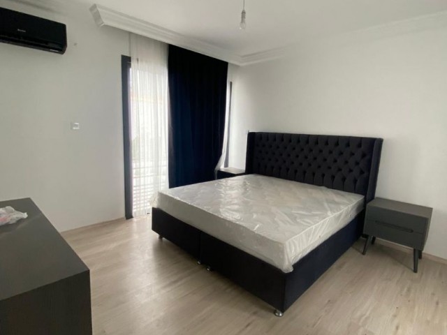 Girne - Karaoğlanoğlu'nda kiralık 3+1 villa, yeni mobilyalar, aletler, yüzme havuzu ile. 